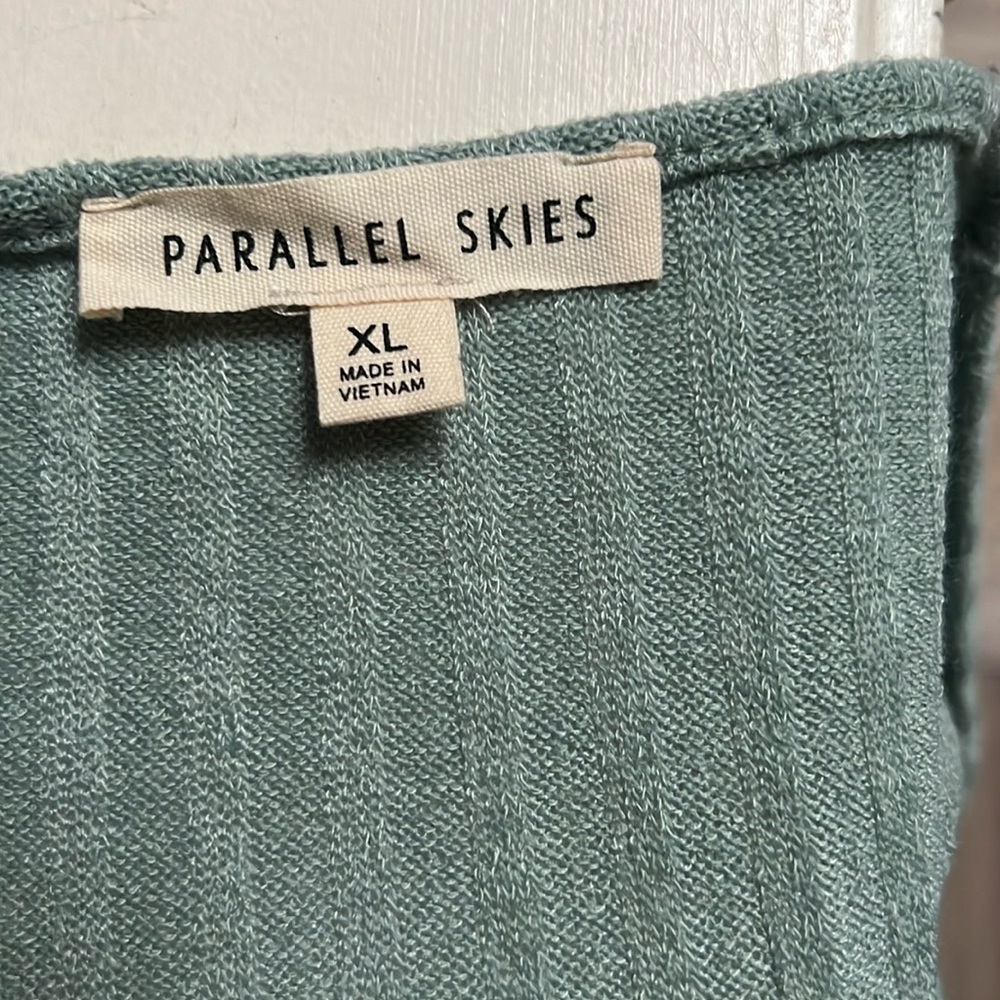 Really cute light green, long sleeve sweaterer.  Like new